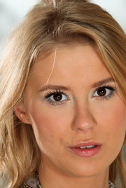 Blonde And Beautiful - S30:E14 01